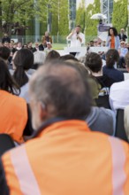 Members of the Last Generation and other climate activists discuss loudly with Robert Habeck