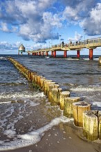 Diving gondola at the Zingst pier, cloudy mood and high waves, Zingst, Fischland-Darß-Zingst