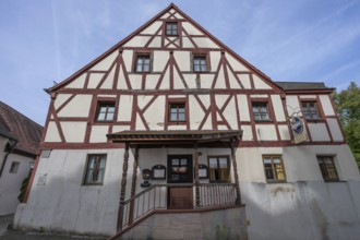 Former inn Zur Friedenslinde, core 17, 18th century, inscribed 1764, Mögeldorfer Hauptstraße 63,