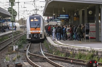 Regional express at Essen main station, on the platform, RRX R6 to Minden, North Rhine-Westphalia,