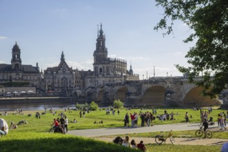 Men's groups on the way to the Men's Day at the Dresden Königsufer, Dresden, Saxony, Germany,