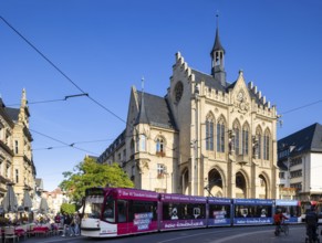 The town hall dates back to 1875 and was built in the neo-Gothic style. The architects of the town