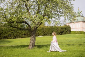 Cinderella can also be seen around Moritzburg Castle in spring. Model Tamara Kretschmer once again