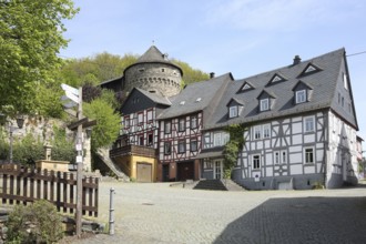 Town hall square with Schinderhanne tower and half-timbered houses, signpost, information sign,