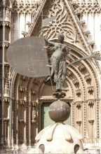 El Giraldillo weathervane Statue outside the cathedral, Seville, Spain, Europe