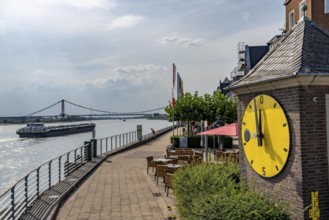 The Rhine at extremely low water, Rhine level at Emmerich pointing towards zero, Rhine promenade,