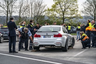 Joint inspection by customs and police, on the A3 motorway towards Cologne, at the Stindertal