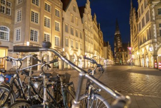 Historic old town, Prinzipalmarkt, gabled houses, St. Lamberti Church, bicycle parking, in Münster,