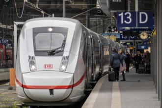 ICE train at Frankfurt am Main Central Station, Hesse, Germany, Europe