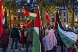 Demonstration by pro-Palestinian activists in Duisburg-Hochfeld, around 110 demonstrators marched