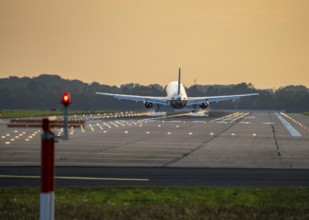 Approach to Düsseldorf International Airport, Runway North, 05L/23R, Lighting, North