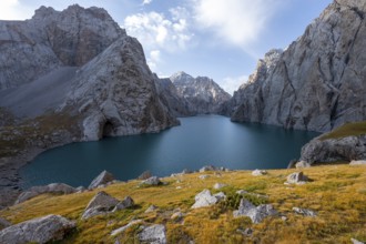 Mountain lake Kol Suu, Sary Beles Mountains, Naryn Province, Kyrgyzstan, Asia