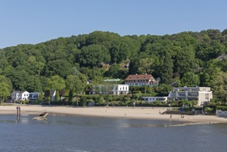 Houses, beach, shipwreck MS Uwe, Falkensteiner Ufer, Elbe, Hamburg, Germany, Europe