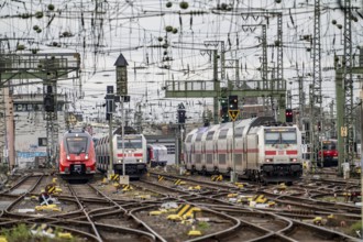 Track system in front of Cologne Central Station, regional trains, long-distance trains, Cologne,