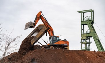 Work on the construction site of the real estate project Stadtquartier Essen 51, in Essen, on the