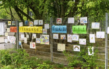 Closed municipal daycare centre Am Mühlenbruch in Essen, teachers have hung self-painted pictures