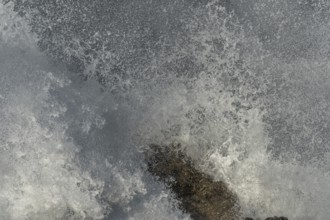 Large waves of the Atlantic Ocean crash against the rocks of a cliff. Camaret sur mer, Crozon,