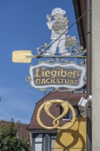 Nose sign of a bakery with baker figure, Hauptstr. 26, Riegel am Kaiserstuhl, Baden-Württemberg,