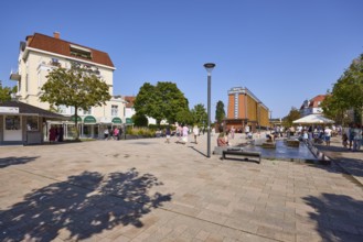 Square at the Schliepsteiner Tor with fountain, lantern and graduation tower as entrance to the spa