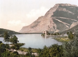 Lake Toblach, Lago di Dobbiaco, a small, originally rugged alpine lake, located in the Höhlenstein