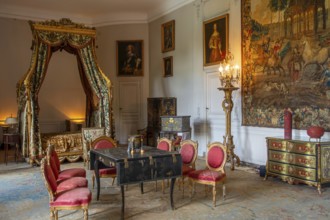 Louis XVI canopy bed, lit à la polonaise in the Amblise Room at Château de Bel?il, Baroque castle