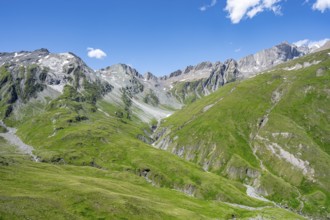 Rocky mountain peaks in Karbachtal with Tredebergspitze, Lasörling Höhenweg, Lasörlinggruppe, Hohe