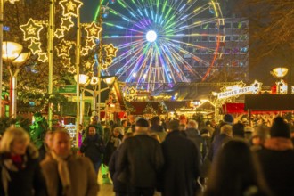 Christmas market on Königsstraße in the city centre of Duisburg, pre-Christmas season, Christmas