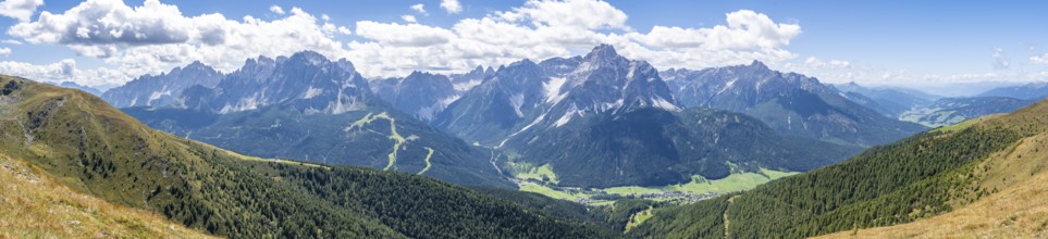 Alpine panorama, Carnic High Trail, view from the Carnic main ridge to the Sesto Dolomites, Carnic