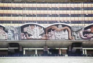 Sculptural mural by José Chávez Morado on the façade of the Hospital de Especialidades del Centro