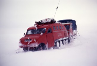 GUSI Bombardier B 12 snowmobile, Gudmundur Jonasson travel company Adventure Arctic Expedition to