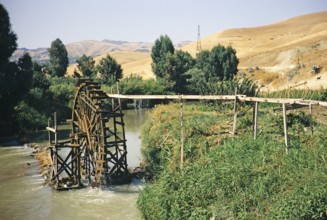 Water wheel supplying the irrigation canal with water from the river, west of Fez, Morocco, North