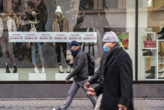 First day of the Christmas lockdown in the Corona crisis, the Galeria department stores' offers