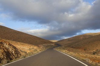 Well-developed road in the centre of Fuerteventura, Canary Island, Spain, Europe