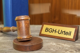 Symbolic image BGH (Federal Court of Justice) : Judge's gavel next to a brass plate with the