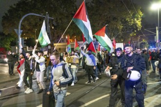 Demonstration by pro-Palestinian activists in Duisburg-Hochfeld, around 110 demonstrators marched