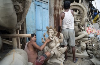 Guwahati, India. 4 September 2024. Artisan work on idols of the elephant-headed Hindu deity Ganesha