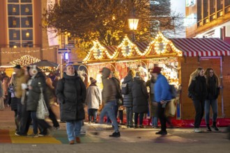 Pre-Christmas period, Christmas market in the city centre of Essen, Kettwiger Straße, North