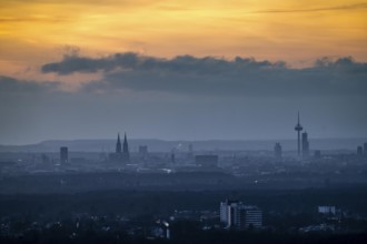 The skyline of Cologne, seen from the east, Cologne Bay, sunset, North Rhine-Westphalia, Germany,