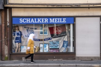 The Schalker Meile, mile of tradition, Kurt-Schumacher-Straße in Gelsenkirchen-Schalke, shop window