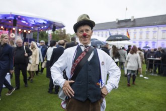 Visitor dressed as a clown at the Federal President's Citizens' Festival in the Bellevue Palace