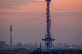 Sunrise in Berlin, Radio Tower, Television Tower, 06.09.2024, Berlin, Berlin, Germany, Europe