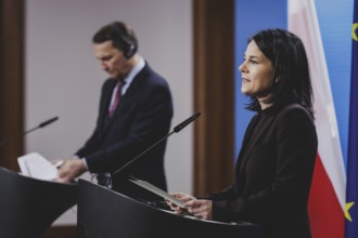 (R-L) Annalena Bärbock (Alliance 90/The Greens), Federal Foreign Minister, and Radoslaw Sikorski,