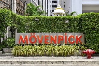 Mövenpick Hotel lettering