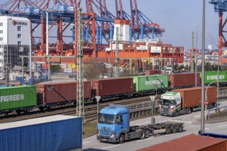 Port of Hamburg, Waltershofer Hafen, container ships, goods train with containers and container