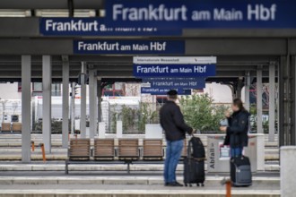 Platforms at Frankfurt am Main Central Station, Hesse, Germany, Europe