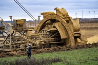 Opencast lignite mine Garzweiler 2, bucket wheel excavator 261 excavating the surface, at the rest