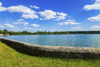 The Untere Großhartmannsdorfer Teich, also known as the Zehntler Teich or Großhartmannsdorfer