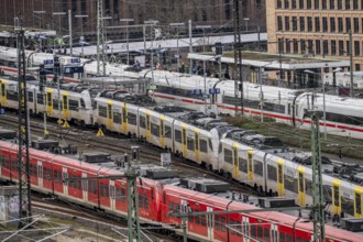 Railway station, Cologne Messe/Deutz, platforms, railway tracks Cologne, North Rhine-Westphalia,