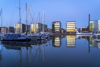 New harbour, harbour basin, harbour district, residential buildings, office buildings, marina and