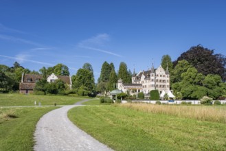 The historic Seeburg Castle with integrated catering and event location in Seeburgpark on the Swiss